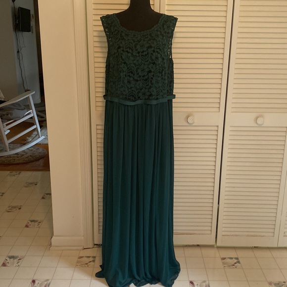 Bridesmaid or formal occasion dress - Picture 2 of 9